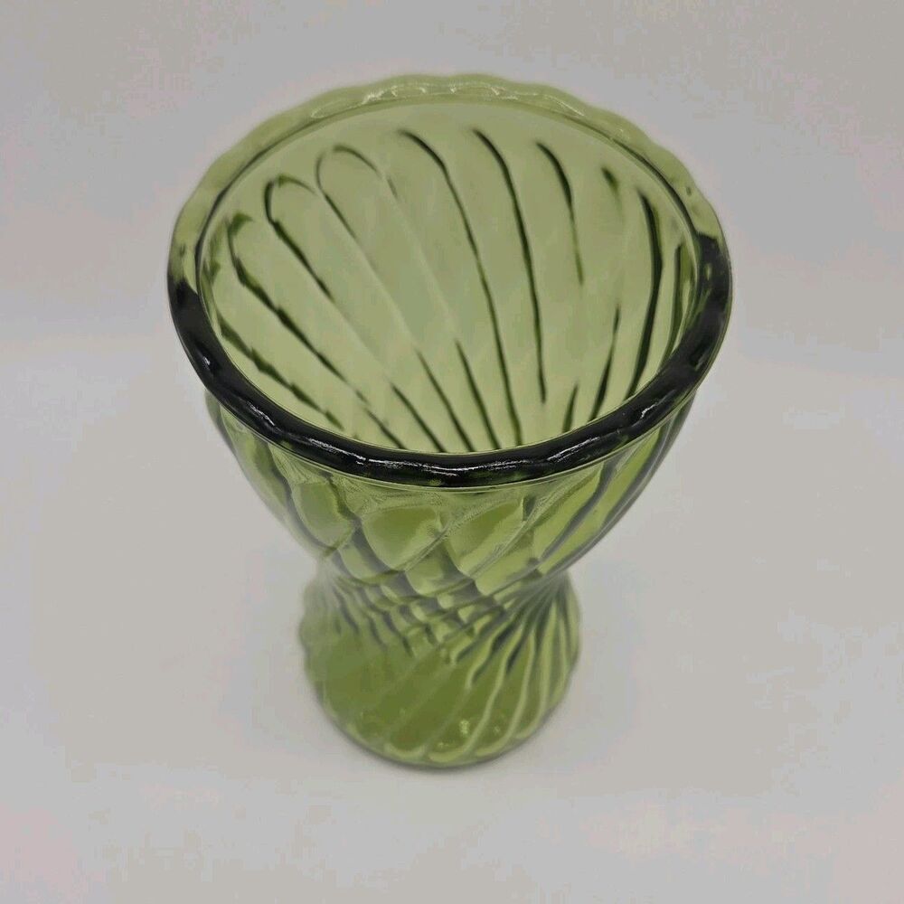 Vintage Green Glass Vase Swirl Pattern Scalloped Rim 8 Inches MCM Avocado Retro - Picture 2 of 7